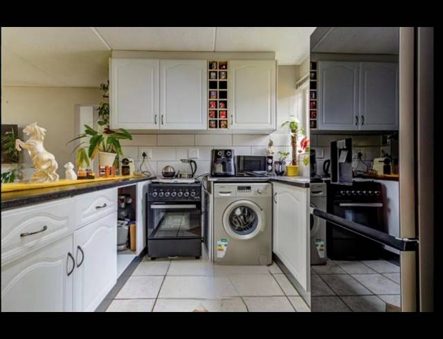 2 BEDROOM APARTMENT FOR SALE IN GLEN MARAIS